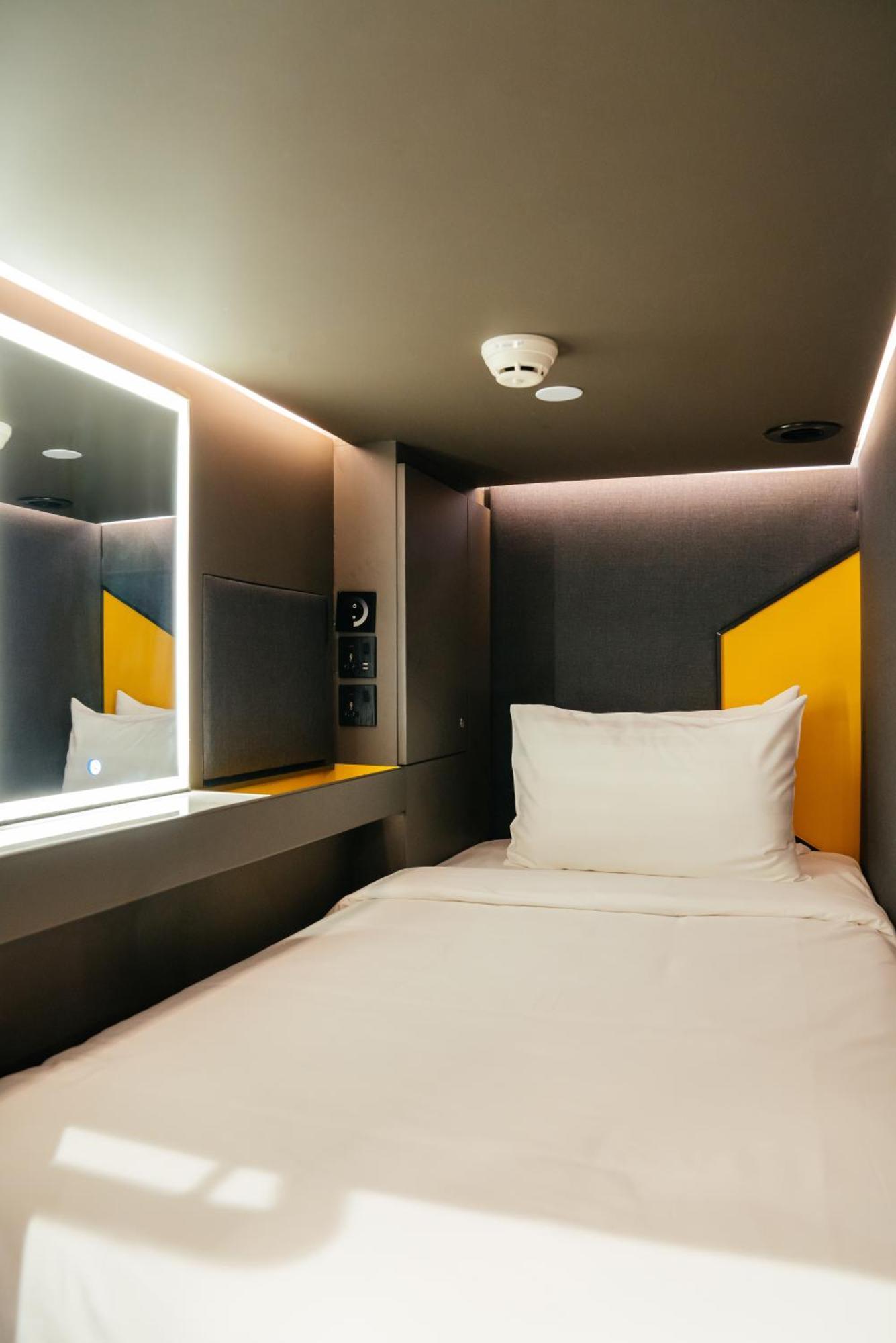 Capsuletransit Sleep Lounge Klia T1 Airport Hotel - Landside, Public Area At Lvl 5 雪邦 外观 照片